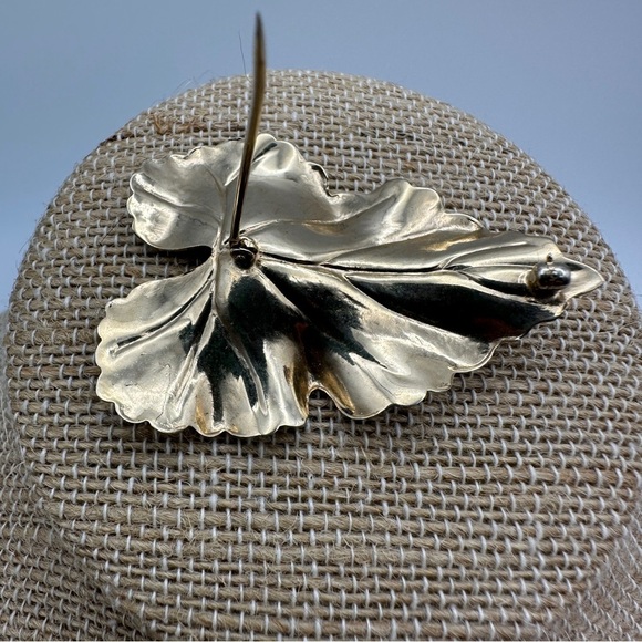 Vintage Brooch Pin Brushed Textured Gold Tone Leaf Crystal Rhinestones Judy Lee - Picture 11 of 16